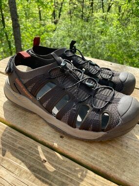 EDDIE BAUER YESLER FISHERMAN SANDALS sz 11